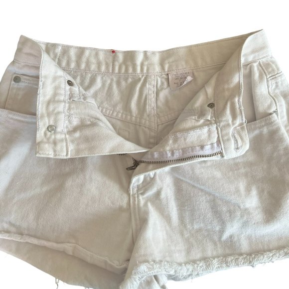 Juniors Be Bop White Denim Distressed Cut Off Shorts Size 7 - Picture 3 of 3